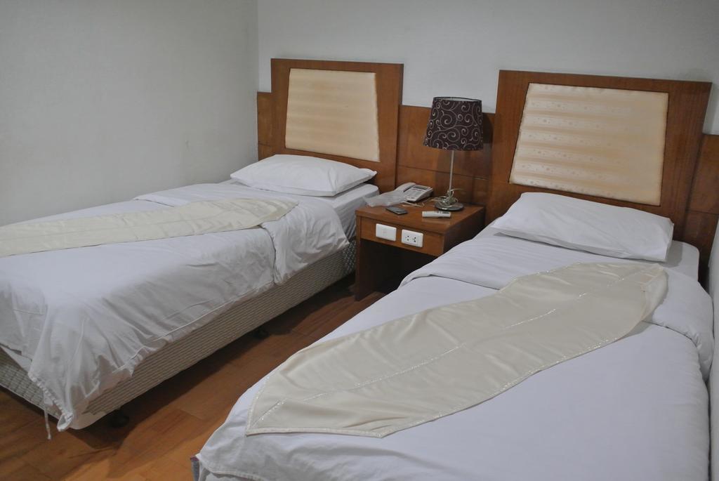 Sun City Hotel Bangkok Room photo