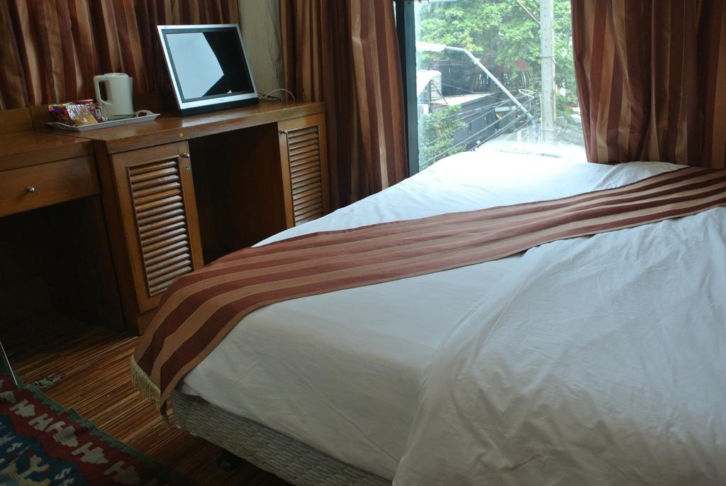 Sun City Hotel Bangkok Exterior photo