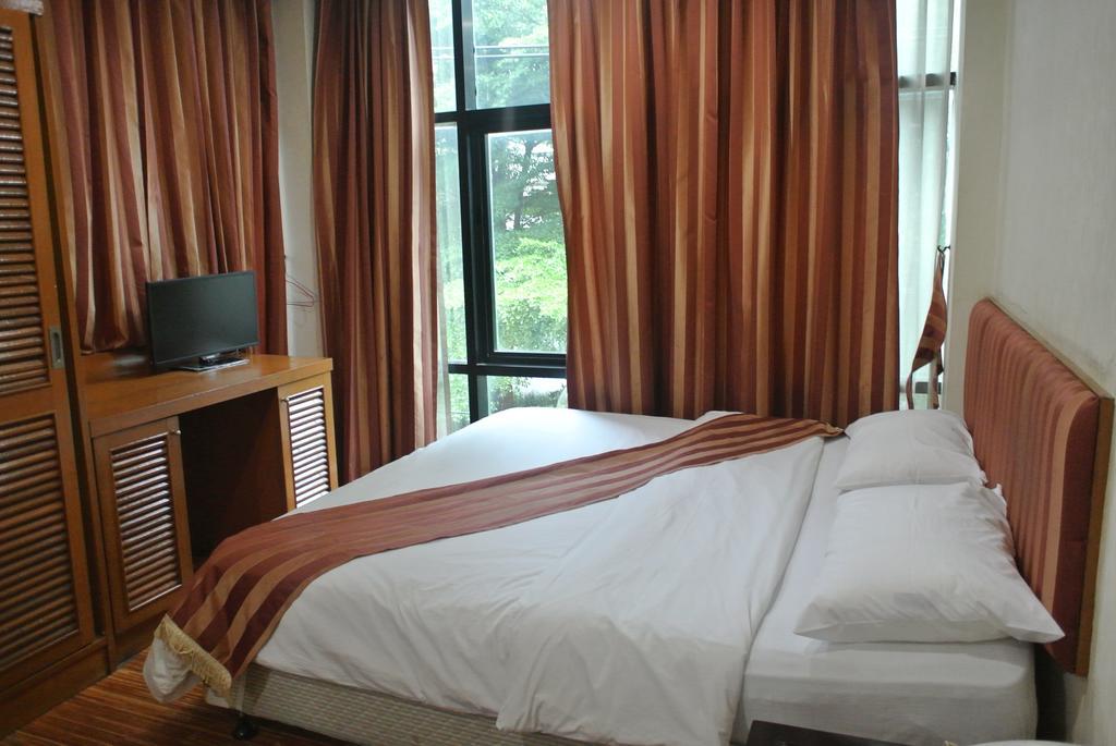 Sun City Hotel Bangkok Exterior photo